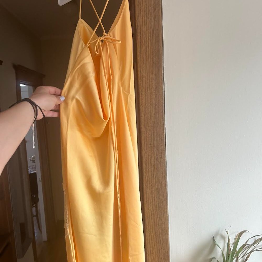NEW Meshki Satin Yellow Dress Size XS - Picture 9 of 9